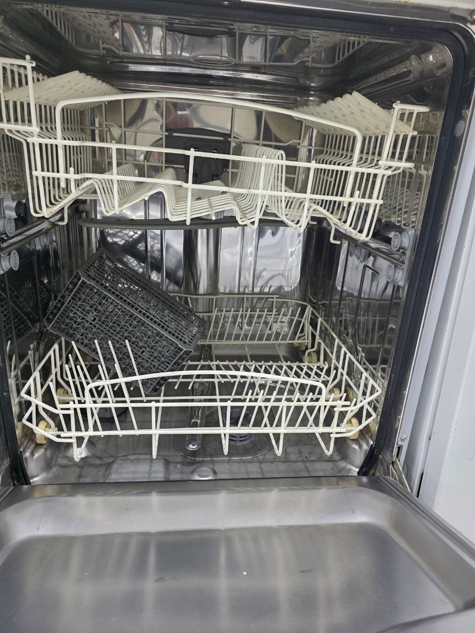 كو 5114
غساله أطباق زانوسي 
استعمال حالة ممتازة