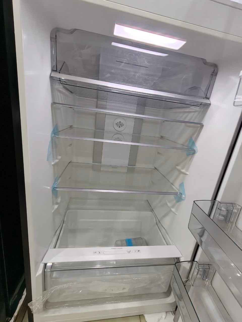 كود 7333
ثلاجه ويت ويل فرز تاني 
سعة قدم حوالي 430 لتر 
نوفروست