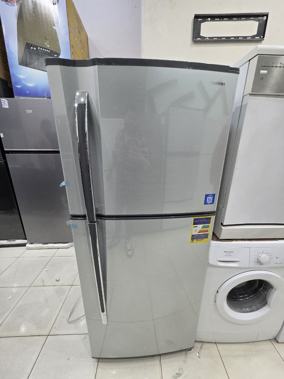 كود 5573
توشيبا تصفية معرض ضمان 5 سنين
مقبض طويل (Long Handle): هذا التصميم يوفر سهولة أكبر في الفتح خصوصًا إذا كانت الثلاجة كبيرة الحجم أو ضيقة المساحة، كما يعطي شكلًا أنيقًا وحديثًا