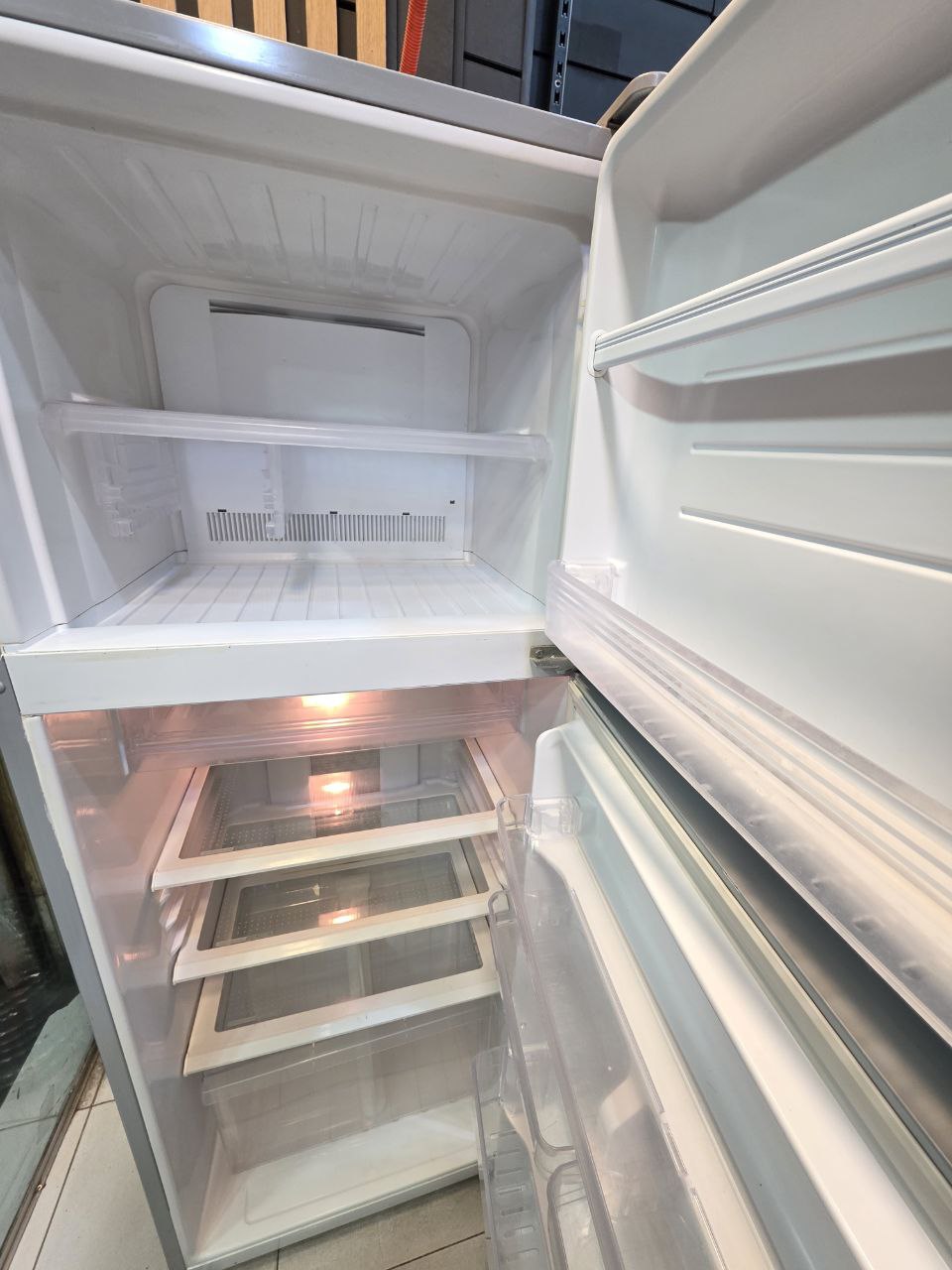 ثلاجه شارب 14 قدم نوفرست مستعمله كود 5388