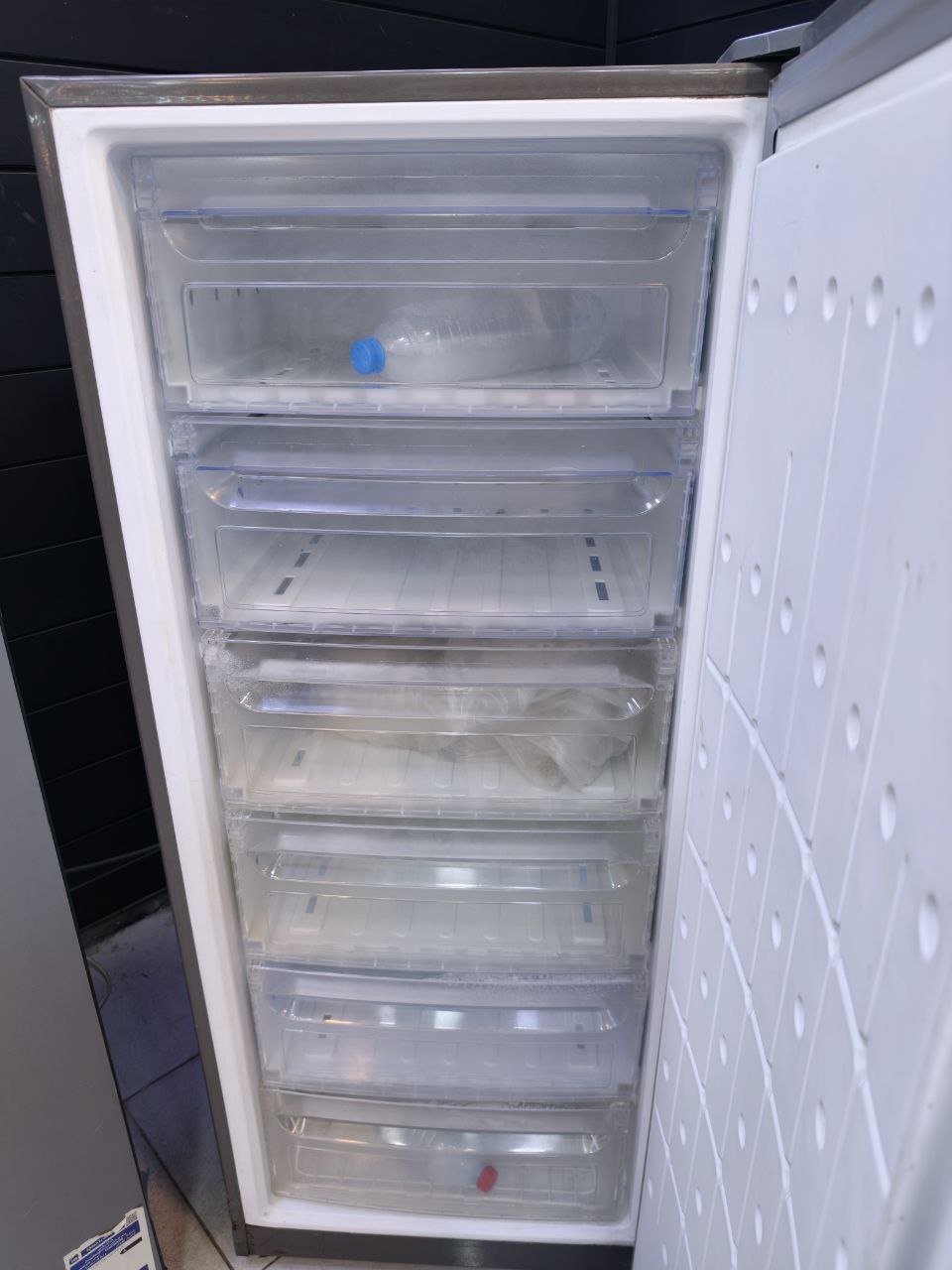 فريزر اللكترو استار
حاله جيده جدا 
5 أدراج واسعة وعملية