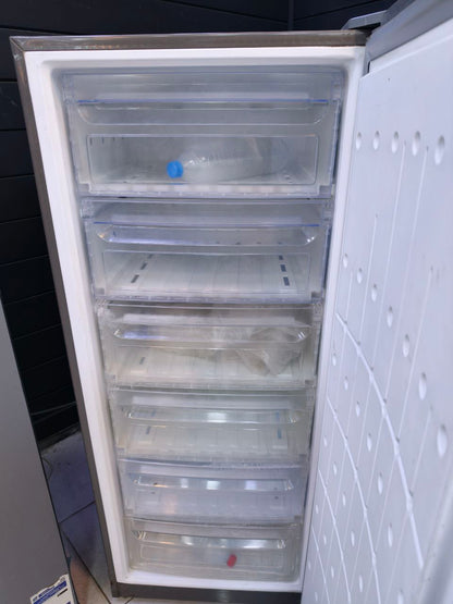 فريزر اللكترو استار
حاله جيده جدا 
5 أدراج واسعة وعملية