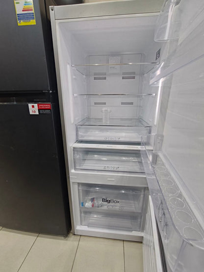 كود 6683
تلاجه وايت بيونت كومبي 
كسر زيرو
الماركة: وايت بوينت
السعة: 412 لتر