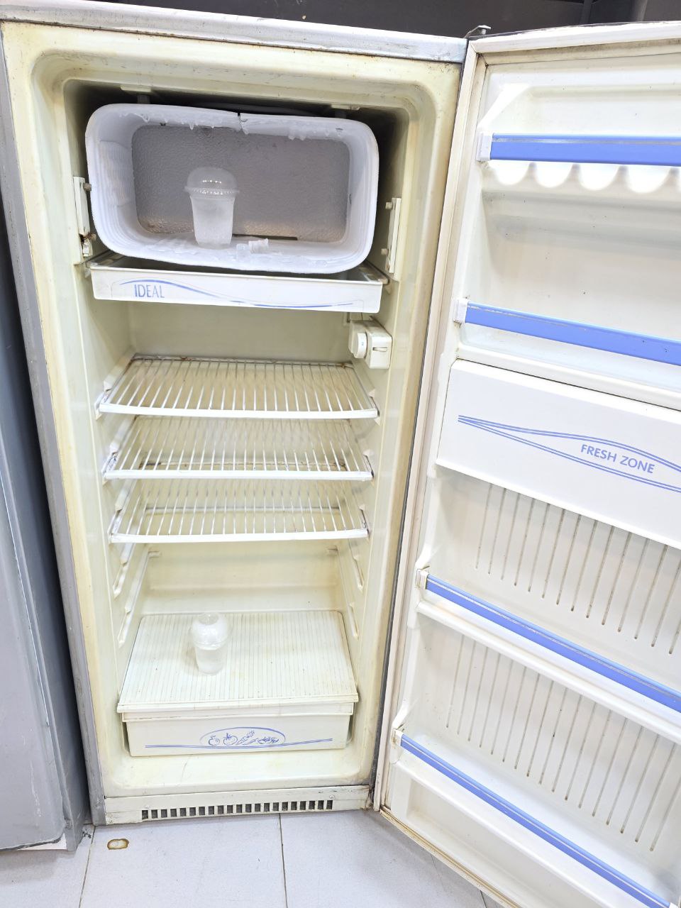 كود 3371
تلاجه  اديل 10 قدم استعمال بحالة جيدة