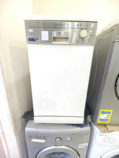 غساله اطباق 10افراد 
حاله جيده جدا بدون اي صيانه استعمال بحالة المصنع