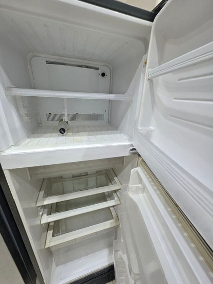 ثلاجه شارب 14 قدم استعمال بحاله ممتازه كود 5433