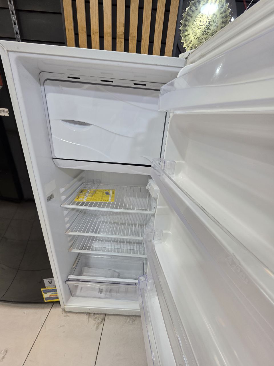 كود 5656
تلاجه  زانوسي  فرز ثاني 
ضمان سنتين شركة Zanussi
 320 لتر