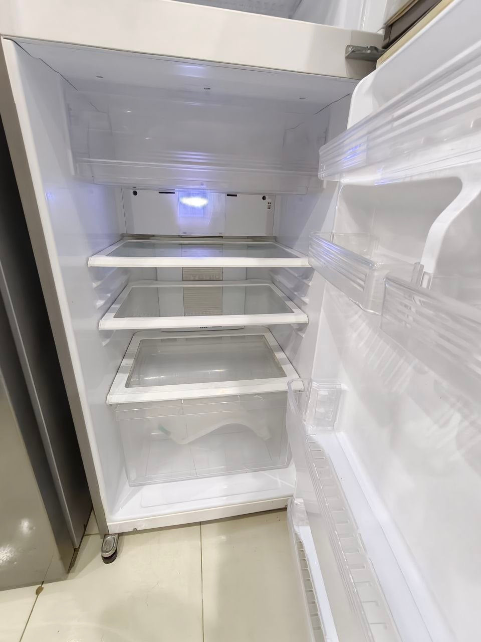 كود 8628
ثلاجة شارب 14 قدم نوفروست ديجيتال 
ضمان سريال 3 سنين