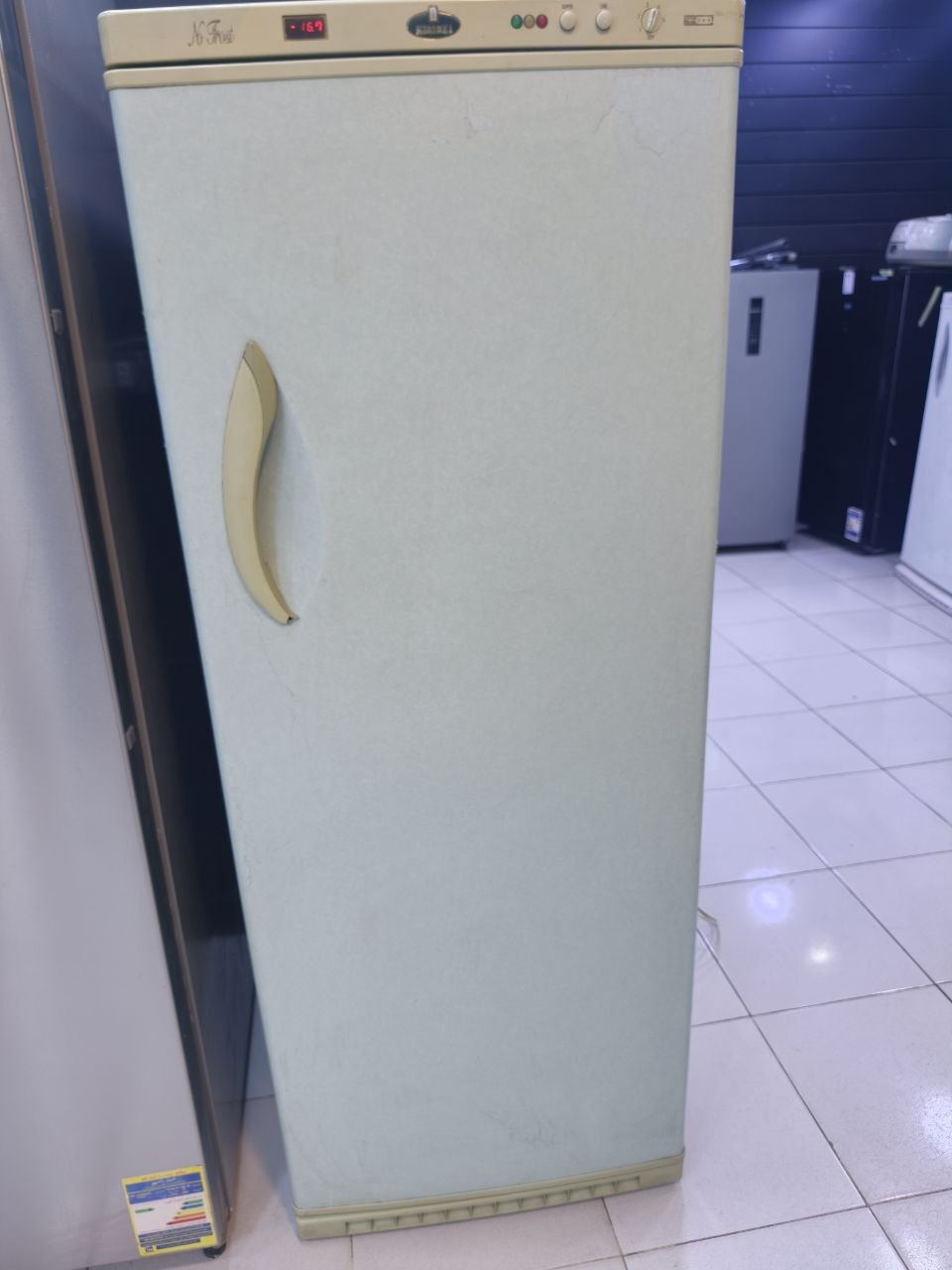 كود 8679

ديب فريزر كريازي 6 درج نوفروست
✅استعمال بحالة مميزة