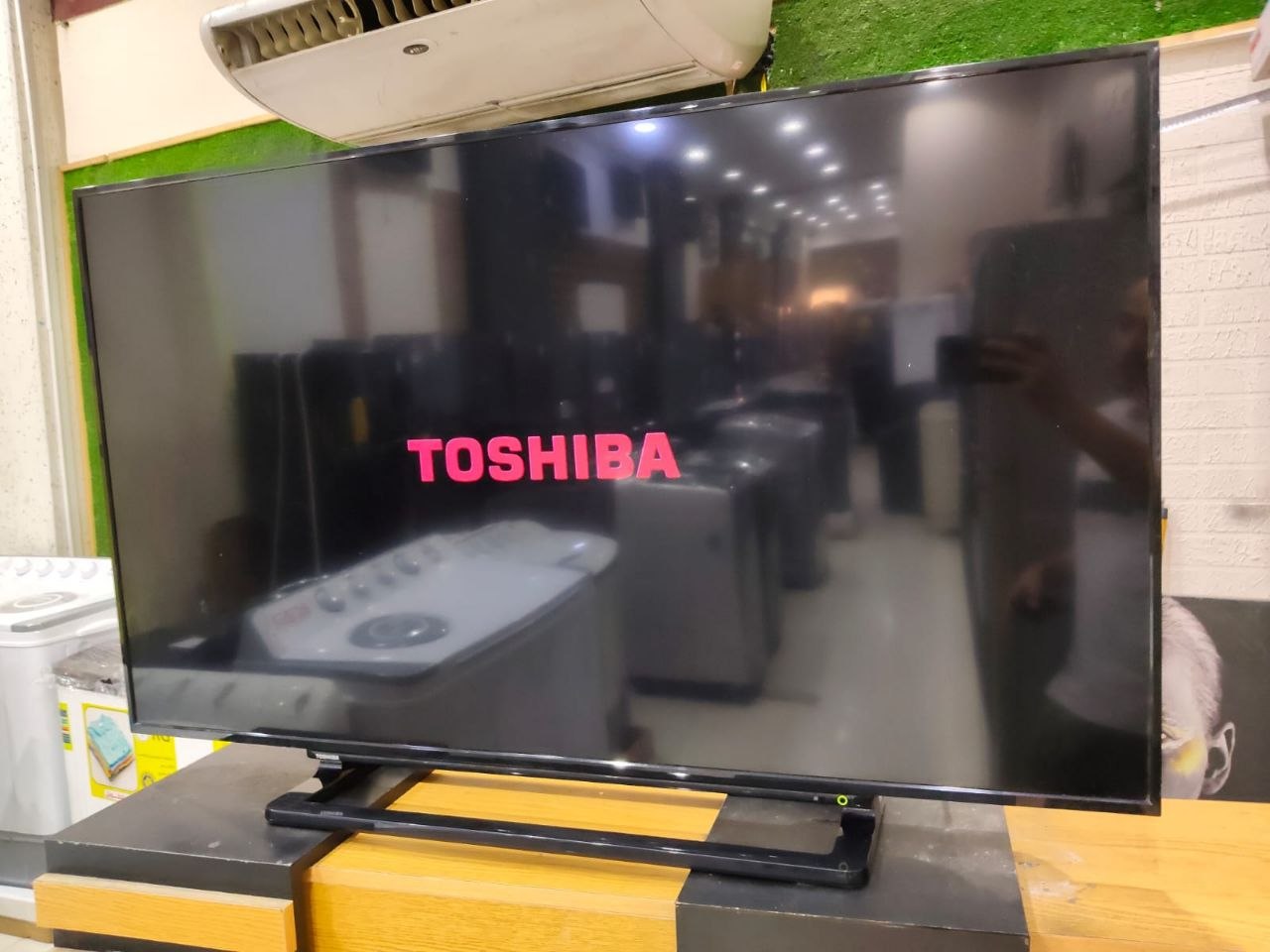 8411
الموديل: Toshi ba 50L2550EE
شاشه توشيبا. كسر زيرو  
المقاس: 50 بوصة LED