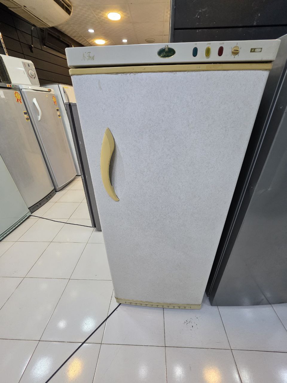 فريزر  كريازي 5 دورج  نوفروست استعمال بحاله جيده جدا
كود 5392