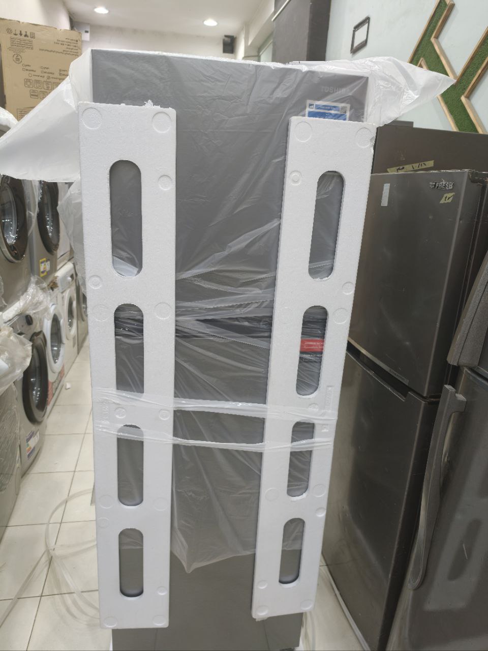 كود 5818                                                  ثلاجه توشيبا                                         338لتر                                          بواقي تصدير