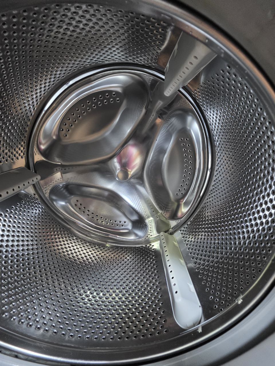 غساله فول اتوماتيك اريستون 9 كيلو استعمال بحاله جيده جدا