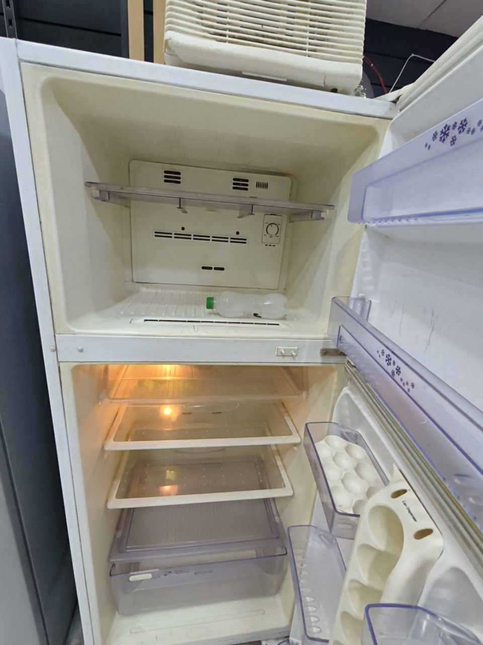 كود. 5255
تلاجه زانسوي 14 نوفرست
مستعمله