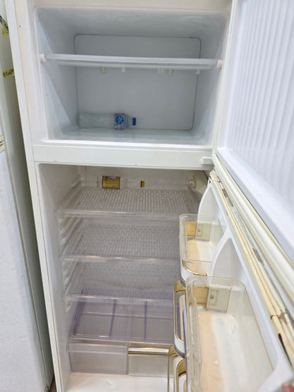 ثلاجه كريازي 14 قدم حاله جيده جدا جدا مستعمله