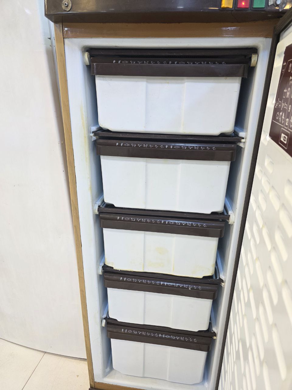 كود 5619
فريزر الاسكا  5 درج 
ديفروست 
استعمال