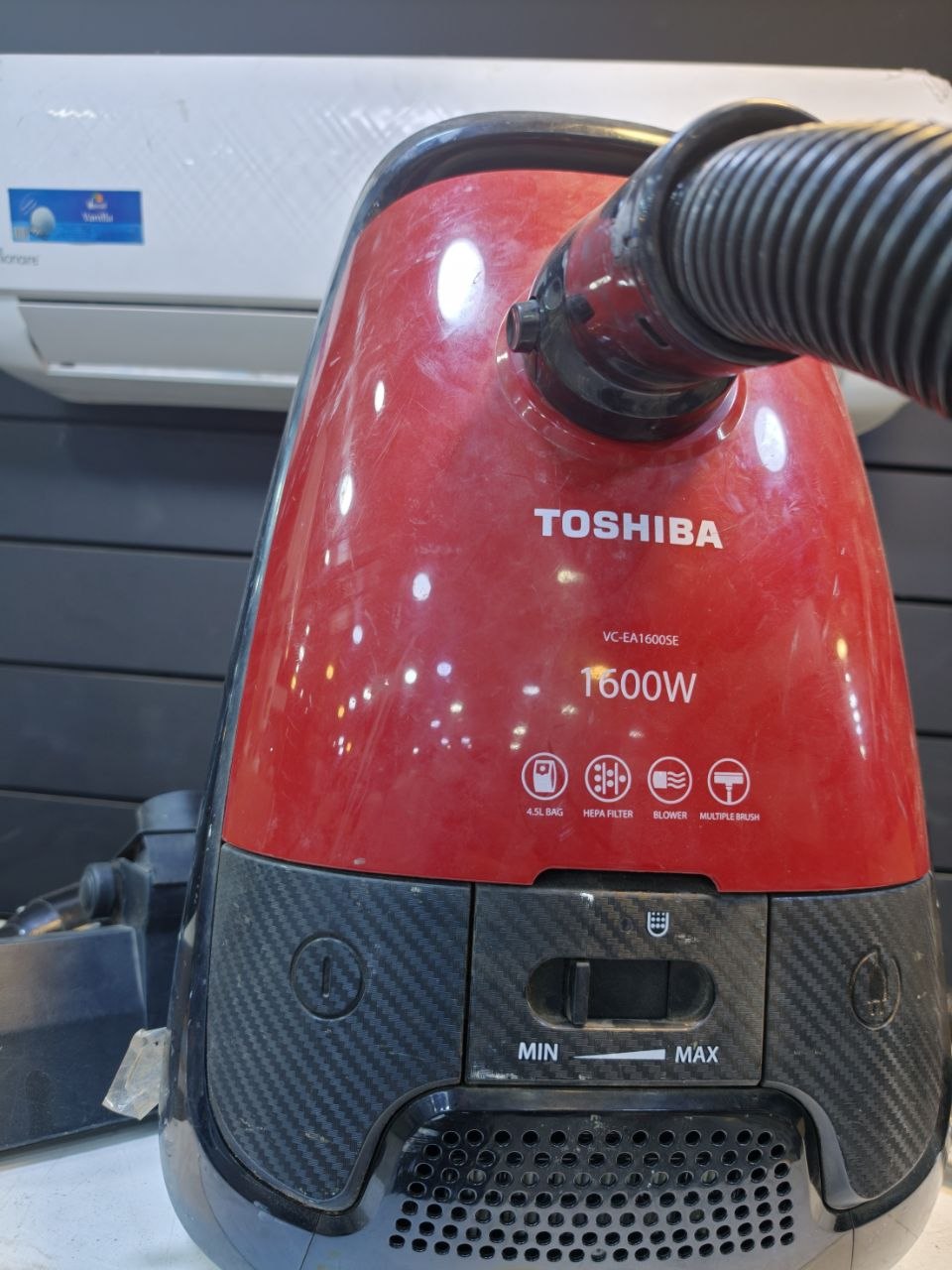كود 7350
مكنسة كهربائية توشيبا 1600 وات فلتر هيبا أحمر × أسود VC-EA1600SE
استعمال بسيط