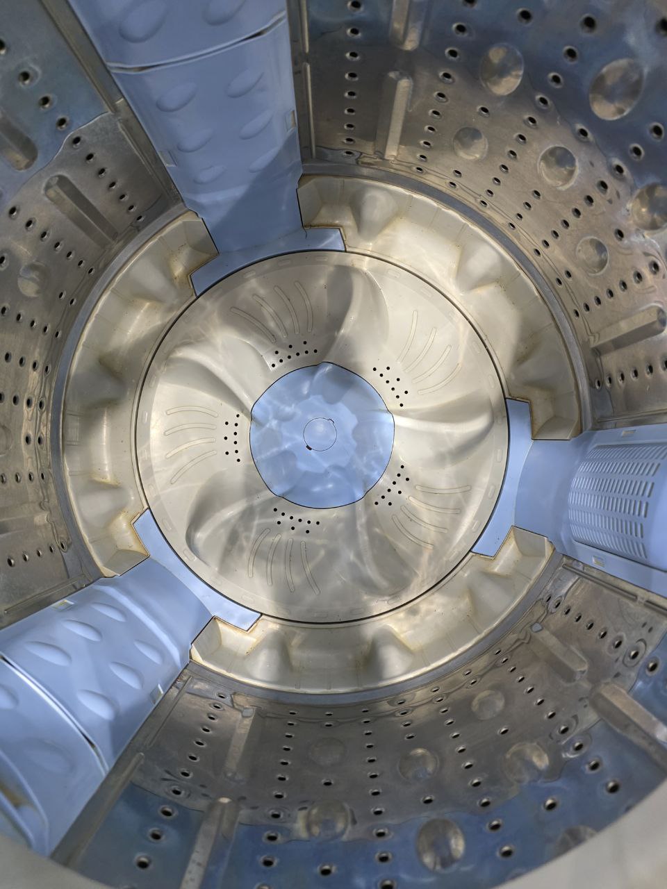 غساله يونيفرسال فوق اتوماتيك 11 كيلو استعمال بحاله جيده جدا كود 3931