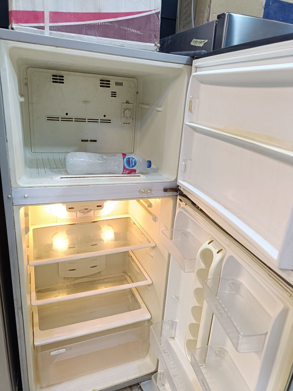 كود 2049
ثلاجه زانوسي 14قدم نو فروست                      استعمال بحاله جيده