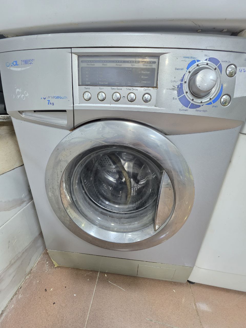 غساله زانوسي ديجيتال 7 كيلو مستعمله بحاله جيده جدا كود 4470