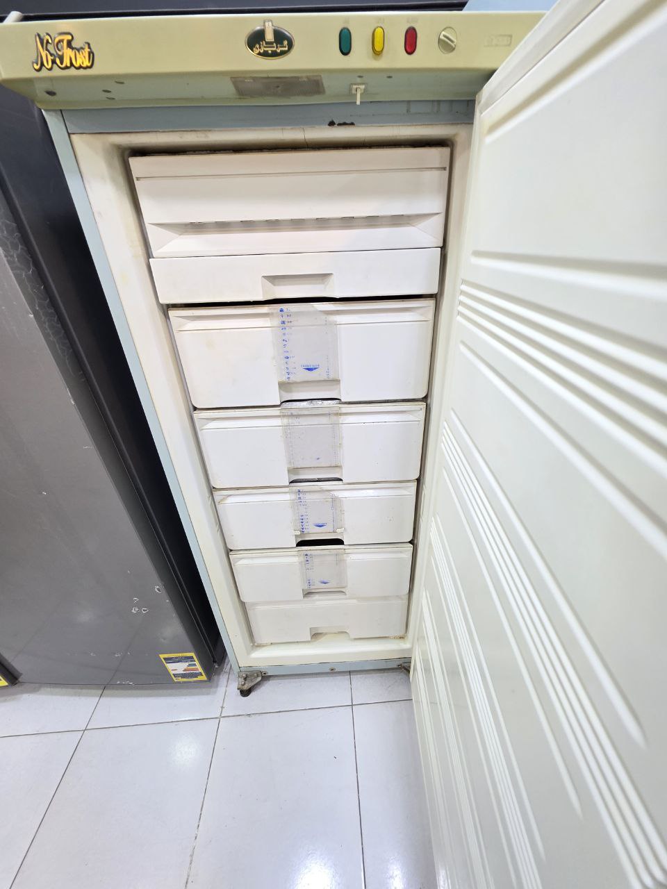 فريرز كريازي 5 درج نوفروست استعمال بحاله جيده جدا 
كوز 5314