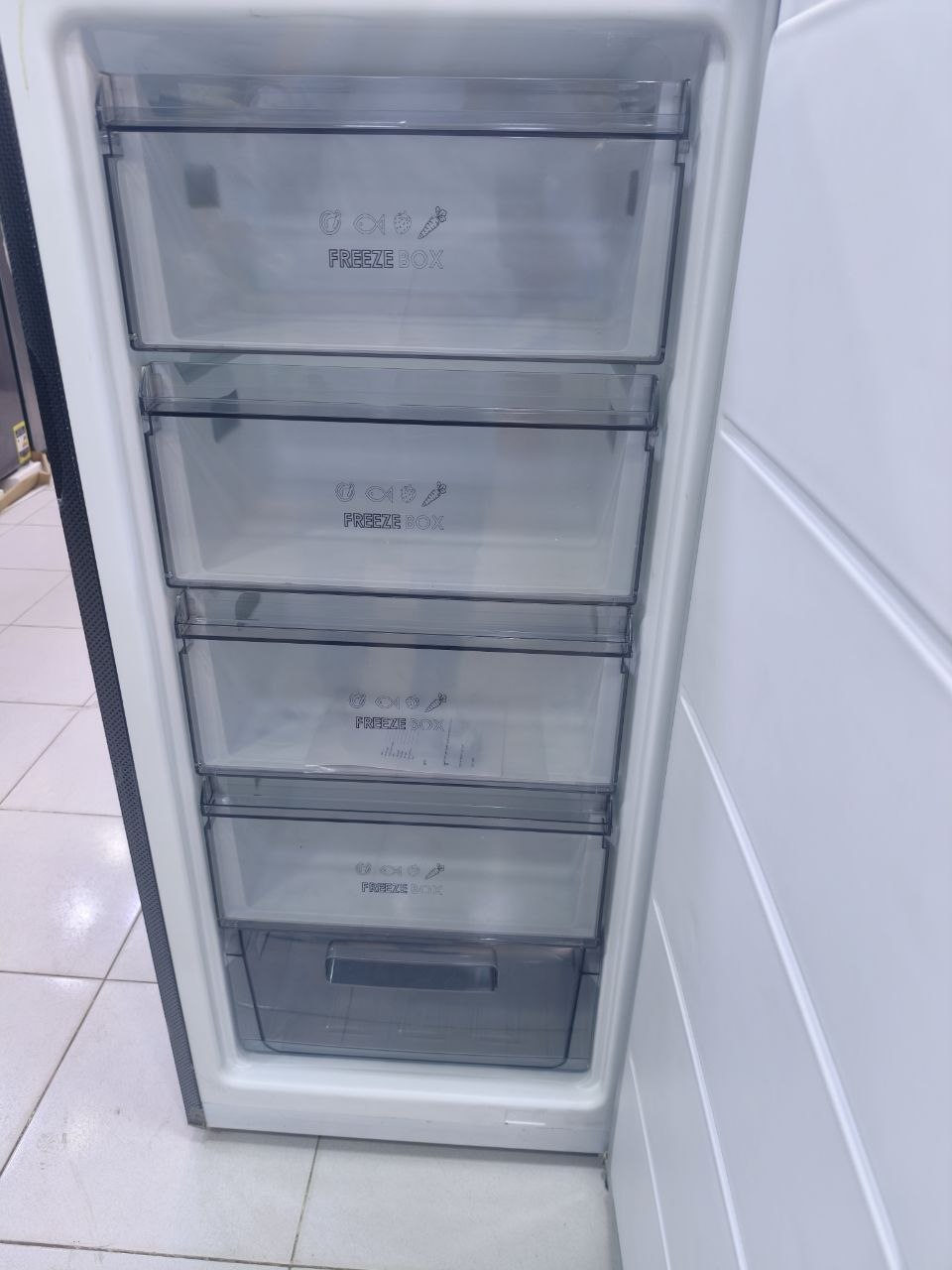 كود 7490
فريزر سوبر تك باب زجاج
فرز بالكرتونه
شكل شيك جدا يدي لمسه مودرن
باب زجاج 
نوفروست