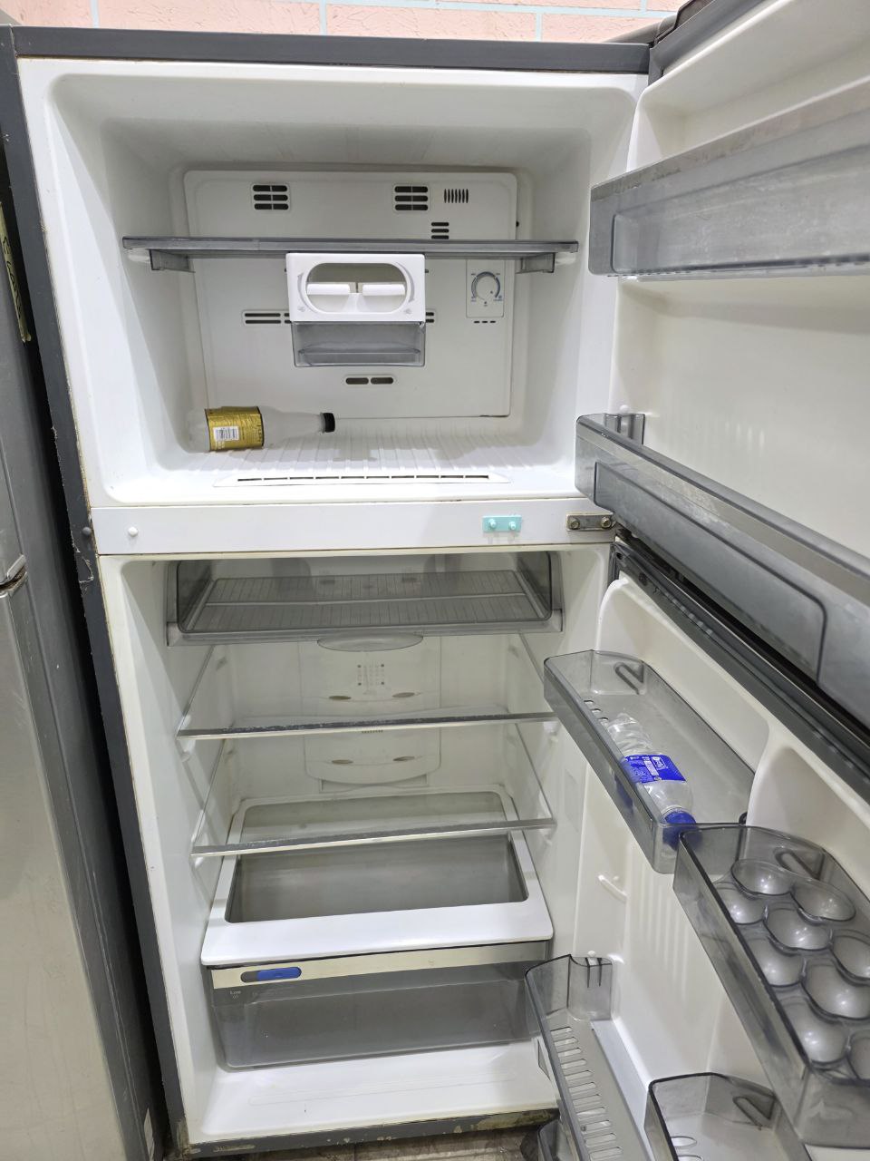 كود 5684 
ثلاجة زانوسي  14قدم نوفروست
370لتر  
استعمال بسيط جدا