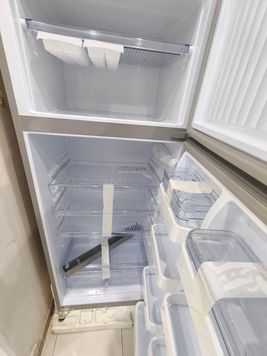 كود 6237

كريازى ثلاجة سوليتير 12 
بحجم ال14  قدم نوفروست تربو ليد سلفر فرز اول باختلاف سنه الاصدار