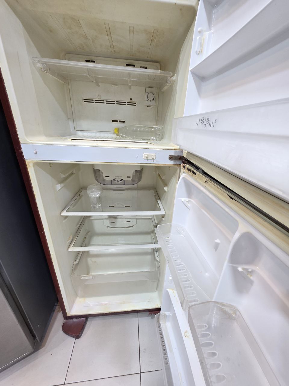 كود 2642
تلاجه 14 قدم  اديل زانوسي
نوفروست  مرشوشه لتجديد اللون فقط