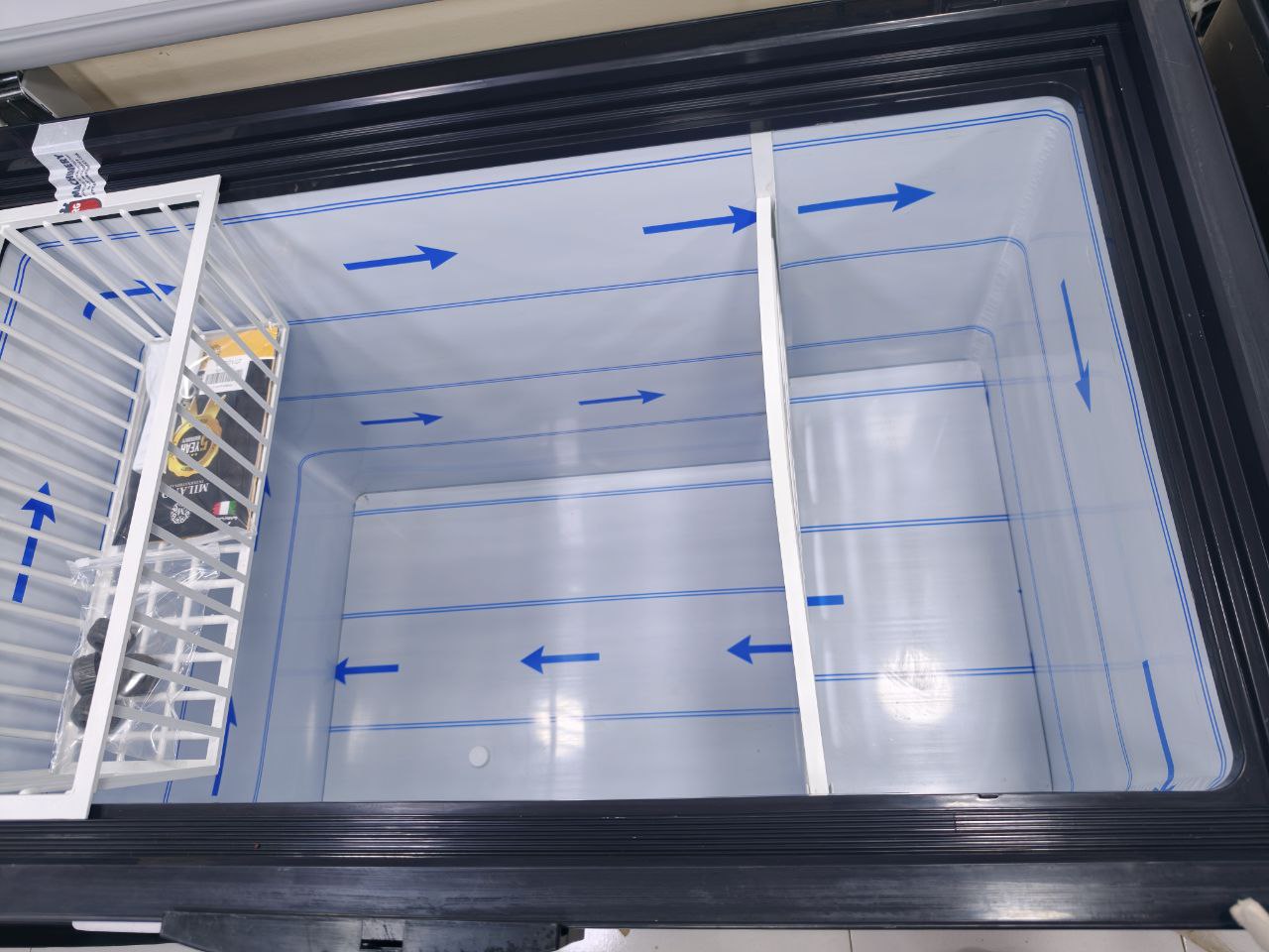 كود 6055
سعة كبيرة 350لتر
فريزر  ميلانو ضمان 5سنين
استلس بالكامل
المساحة الداخلية الواسعة تتيح تخزين كميات كبيرة من الطعام المجمد، مفيدةن للأسر الكبيرة أو الاستخدامات التجارية البسيطة.