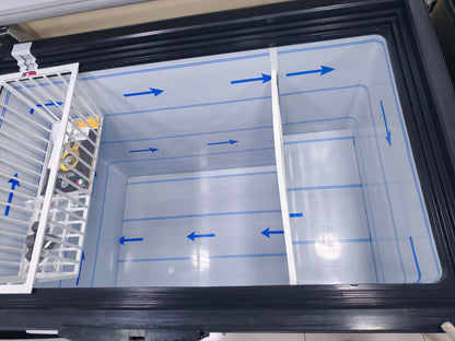 كود 6055
سعة كبيرة 350لتر
فريزر  ميلانو ضمان 5سنين
استلس بالكامل
المساحة الداخلية الواسعة تتيح تخزين كميات كبيرة من الطعام المجمد، مفيدةن للأسر الكبيرة أو الاستخدامات التجارية البسيطة.