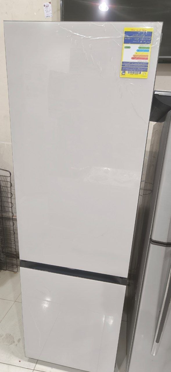 كود 8141
شحن شركة بدون اي صيانه كسر زيرو
سامسونج ثلاجة 340 لتر نوفروست ديجيتال فريزر سفلي لون سيلفر RB34C671ES9-MR