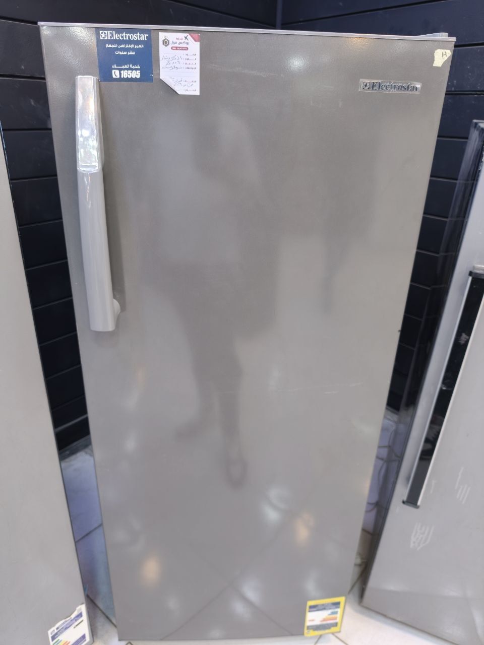فريزر اللكترو استار
حاله جيده جدا 
5 أدراج واسعة وعملية