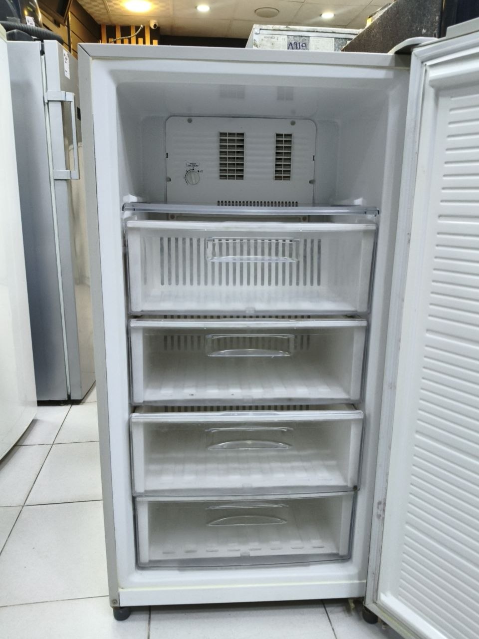 كود 9266
❄️ فريزر رأسي 4 رف + درج
استعمال بسيط بدون اي صيانه
🛡️ ضمان سنة سريال