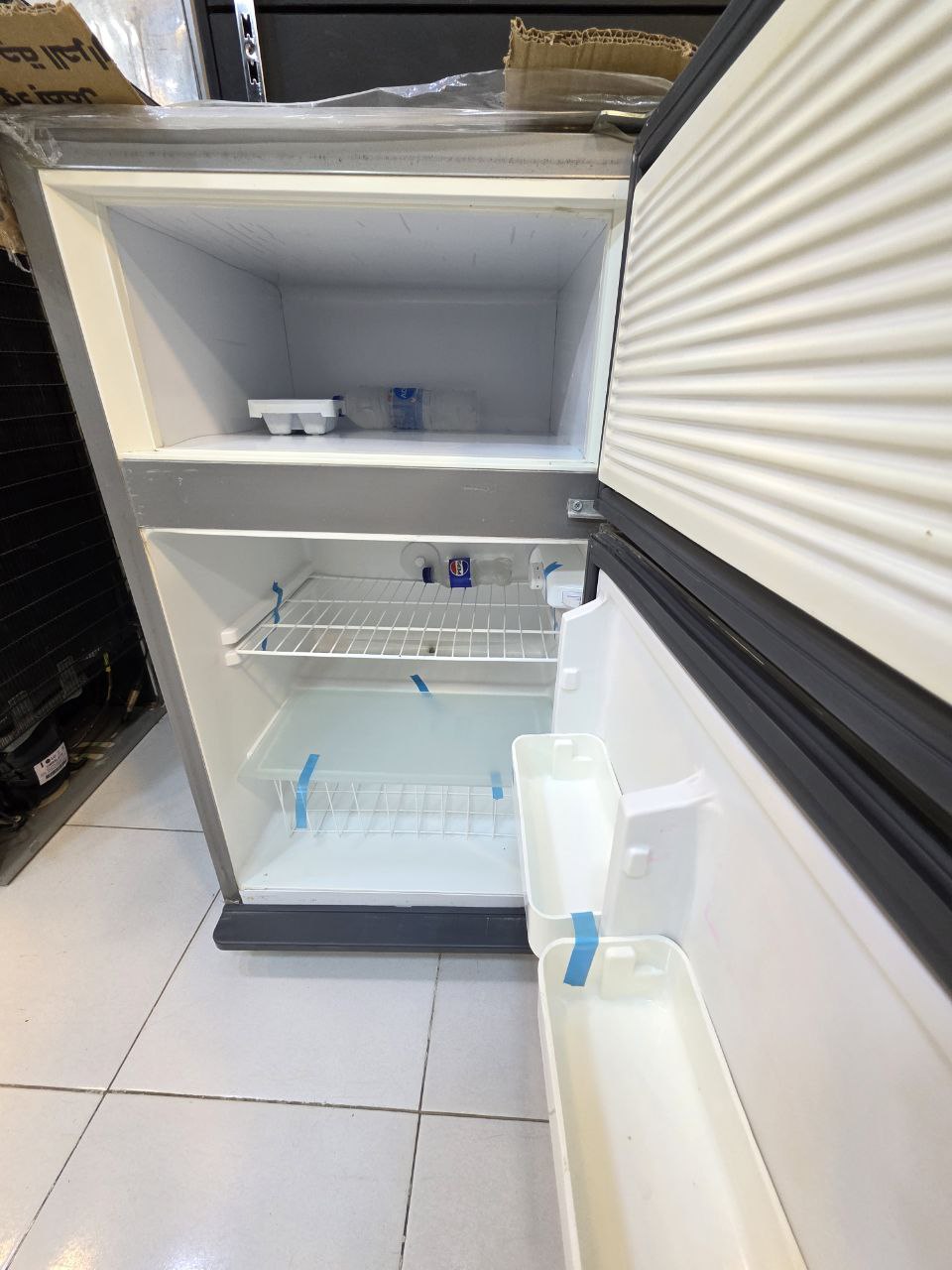 كود 5529
8قدم
تلاجه بساب بموتور lg فرز 
تصللح مكاتب ومني بار واستخدام شخصي