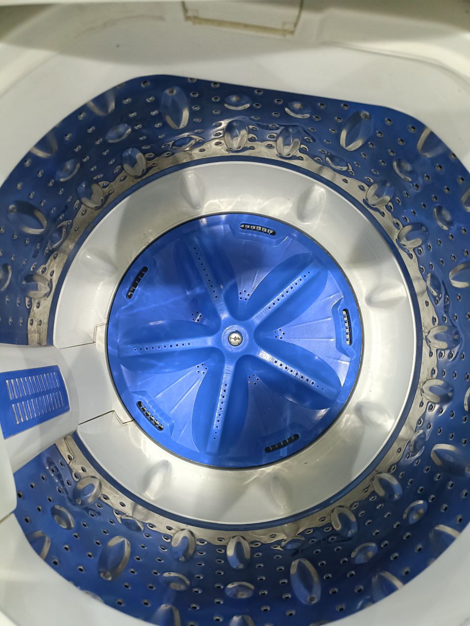 غساله زانوسي 9 كيلَو فوق اتوماتيك مستعمله بحاله جيده كود3759