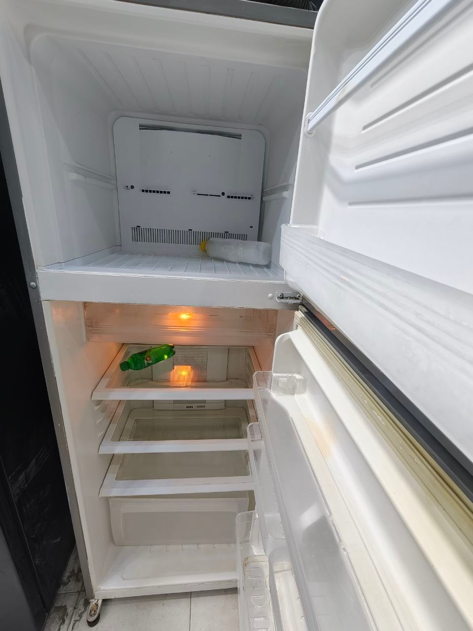 كود 6853
تلاجه شاري 14 نوفر 
شحن شركه بدون اي صيانه تمامااا