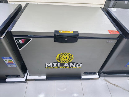 كود 6055
سعة كبيرة 350لتر
فريزر  ميلانو ضمان 5سنين
استلس بالكامل
المساحة الداخلية الواسعة تتيح تخزين كميات كبيرة من الطعام المجمد، مفيدةن للأسر الكبيرة أو الاستخدامات التجارية البسيطة.