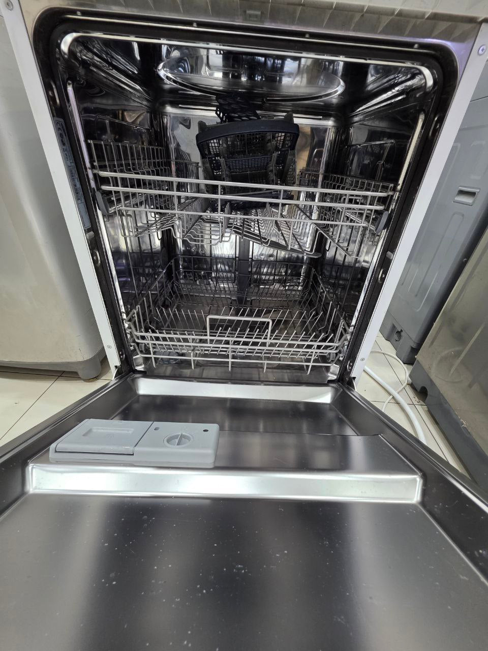 غسالة اطباق كسر زيرو  سعة كبيرة (~12 كجم) كود 5509
خيارات غسل متعددة