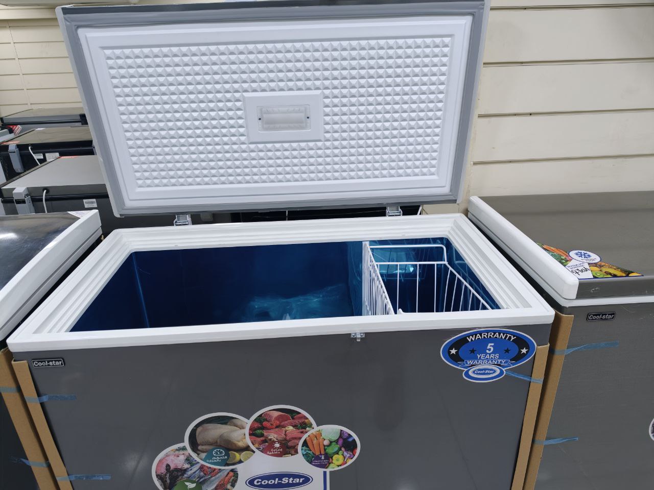 كود 6132
فريزر كول استار تصفية من عروض راس  السنه 
بخاصية عدم تكوين تلج 
ضمان شركة 5 سنين 

 350 لتر 
جسم داخلي من الستانلس ستيل