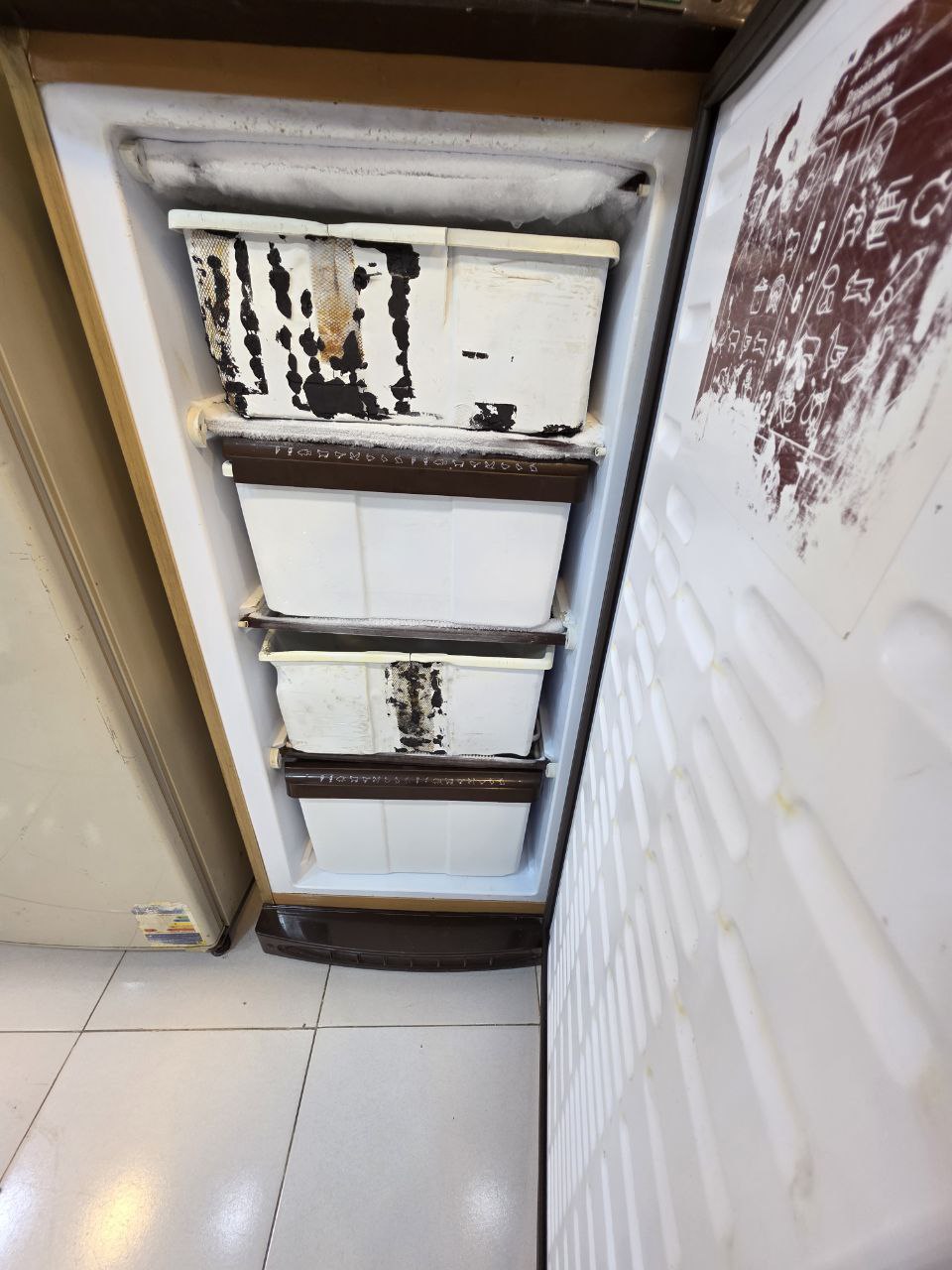 فريزر  4دورج الاسكا ديفروست شحن شركه بدون اي صيانه استعمال بحالته 
 كََود 5306