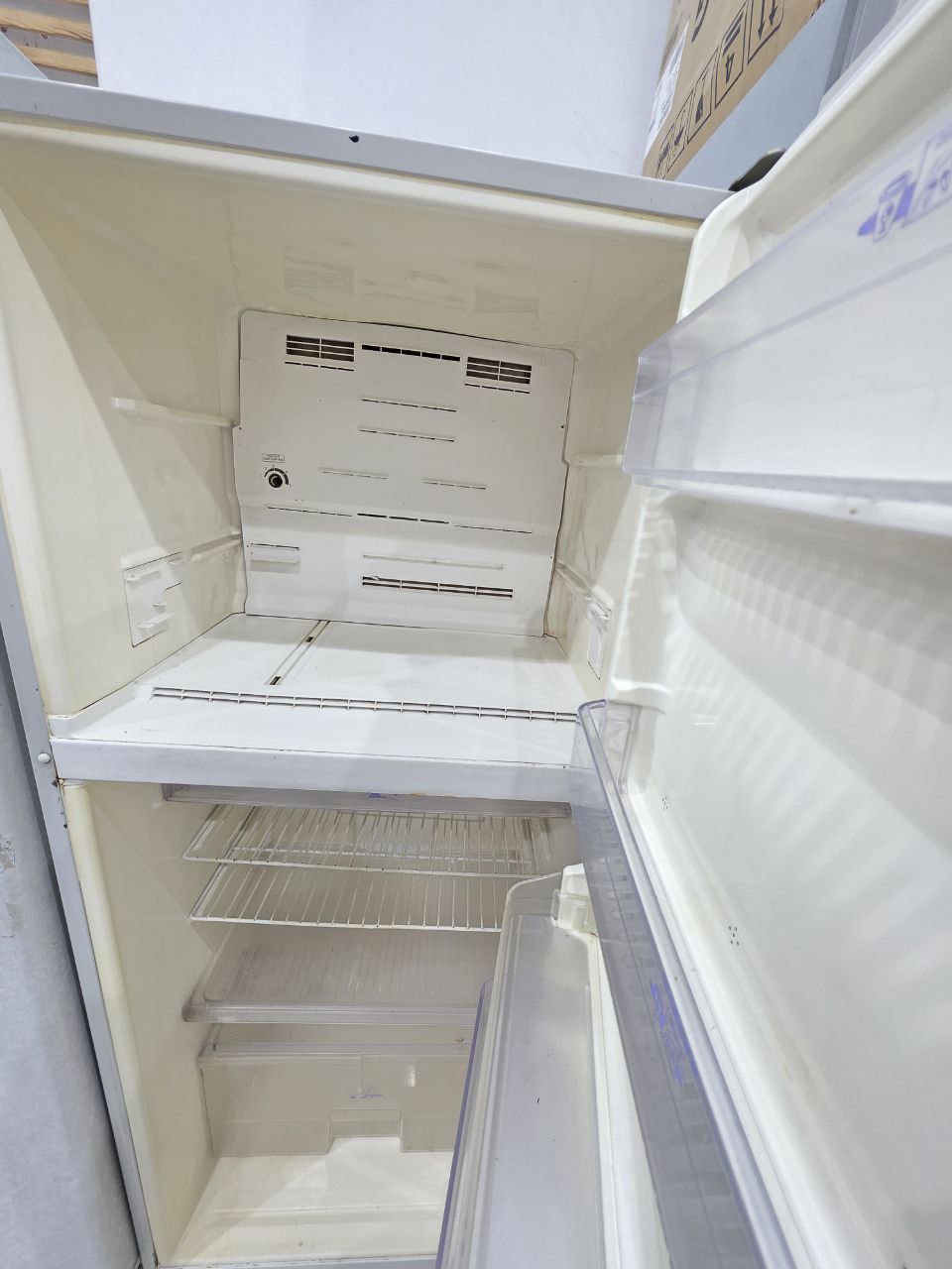 ثلاجه توشيبا 14  قدم نوفروست استعمال حاله جيده جدا كود 3453
