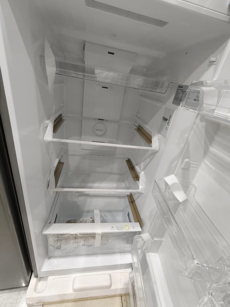 كود 5818                                                  ثلاجه توشيبا                                         338لتر                                          بواقي تصدير