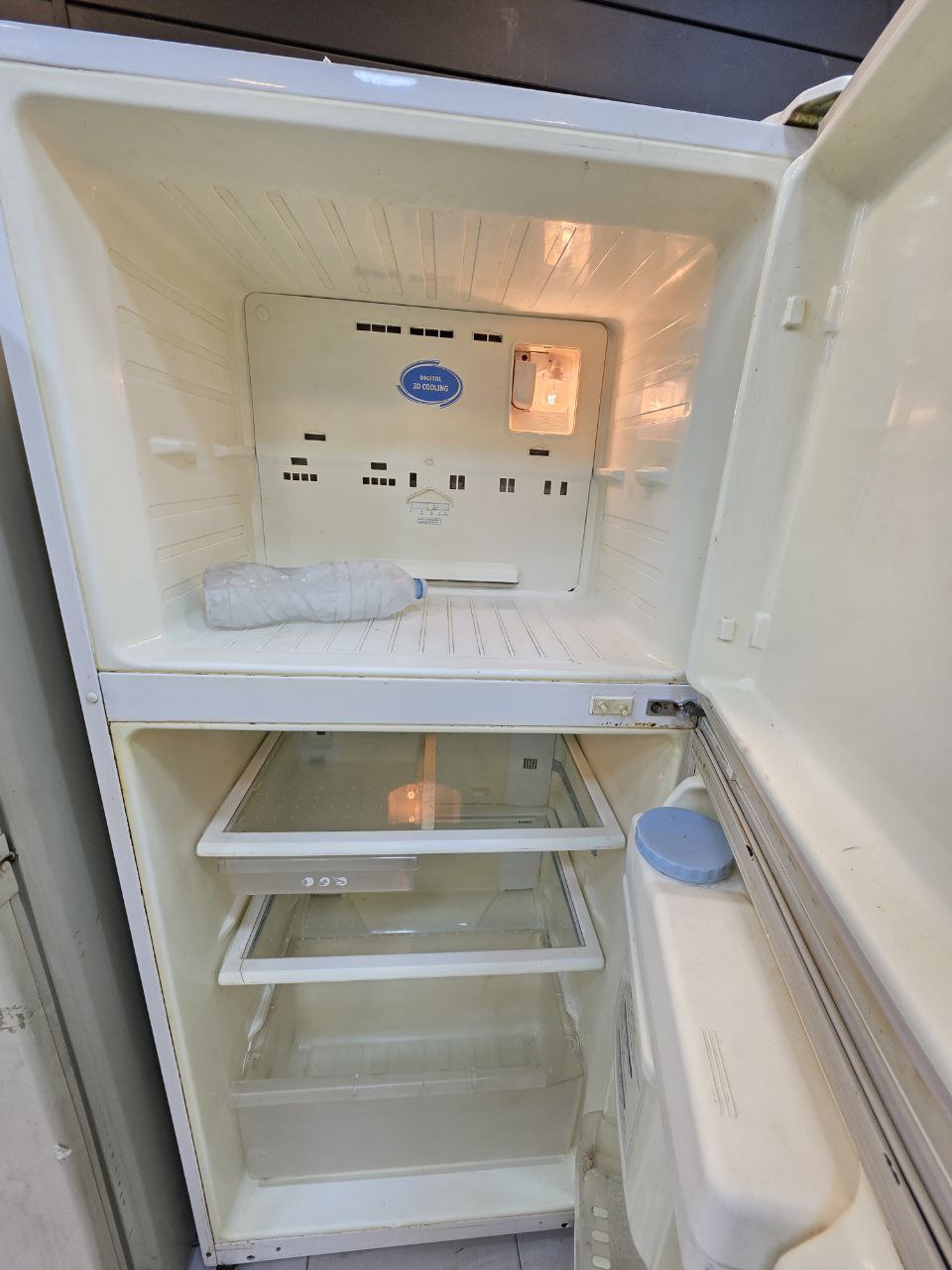 كود 5547
تلاجه سامسونج 20 قدم
نوفروست  
الشكل بالتفصيل  كما موضح  ف الصوره 
اسبنسر فقط لا يعمل