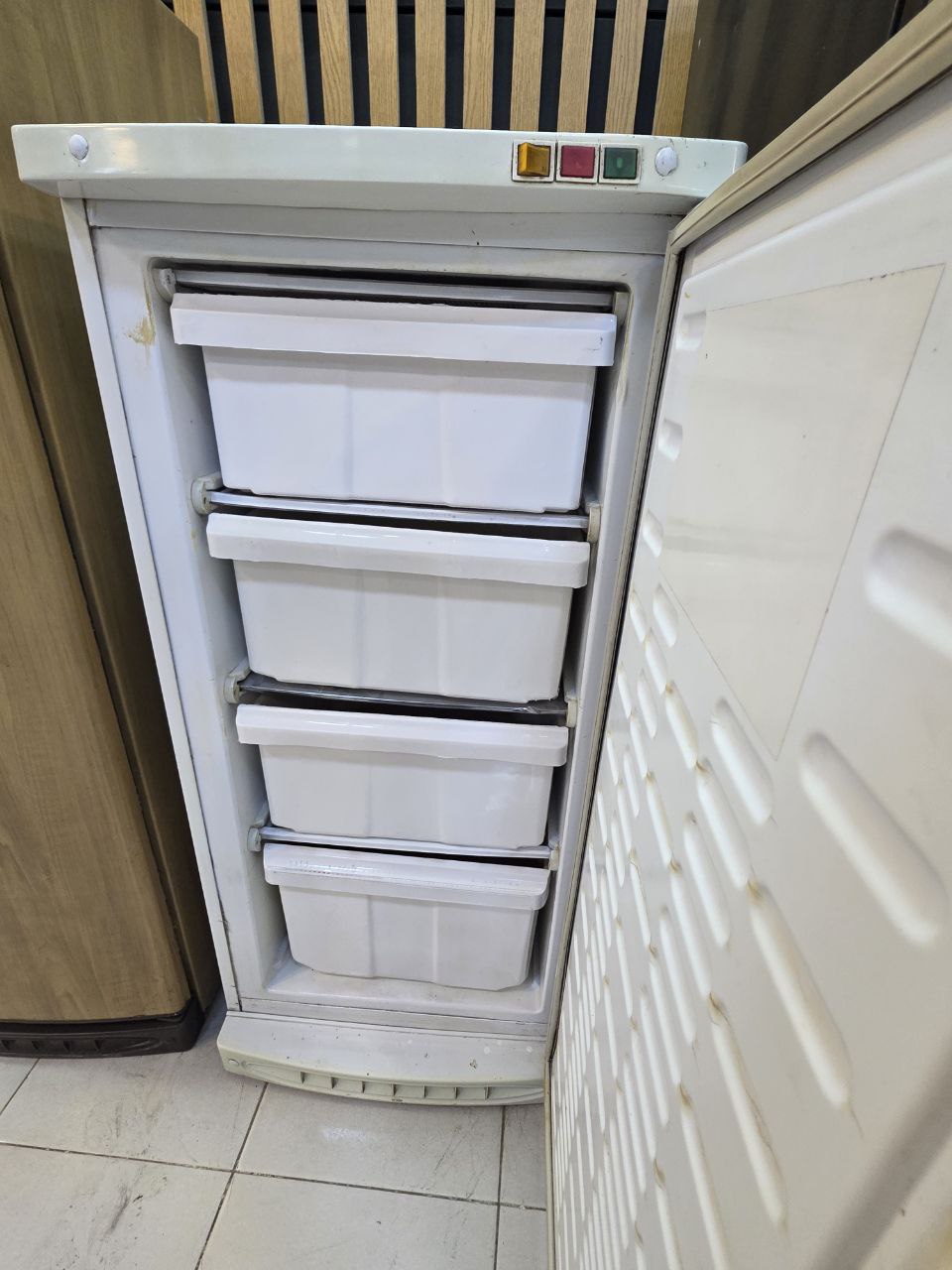 كود 5620
فريرز الاسكا 4درج ديفروست 
استعمال بحالة جيدة