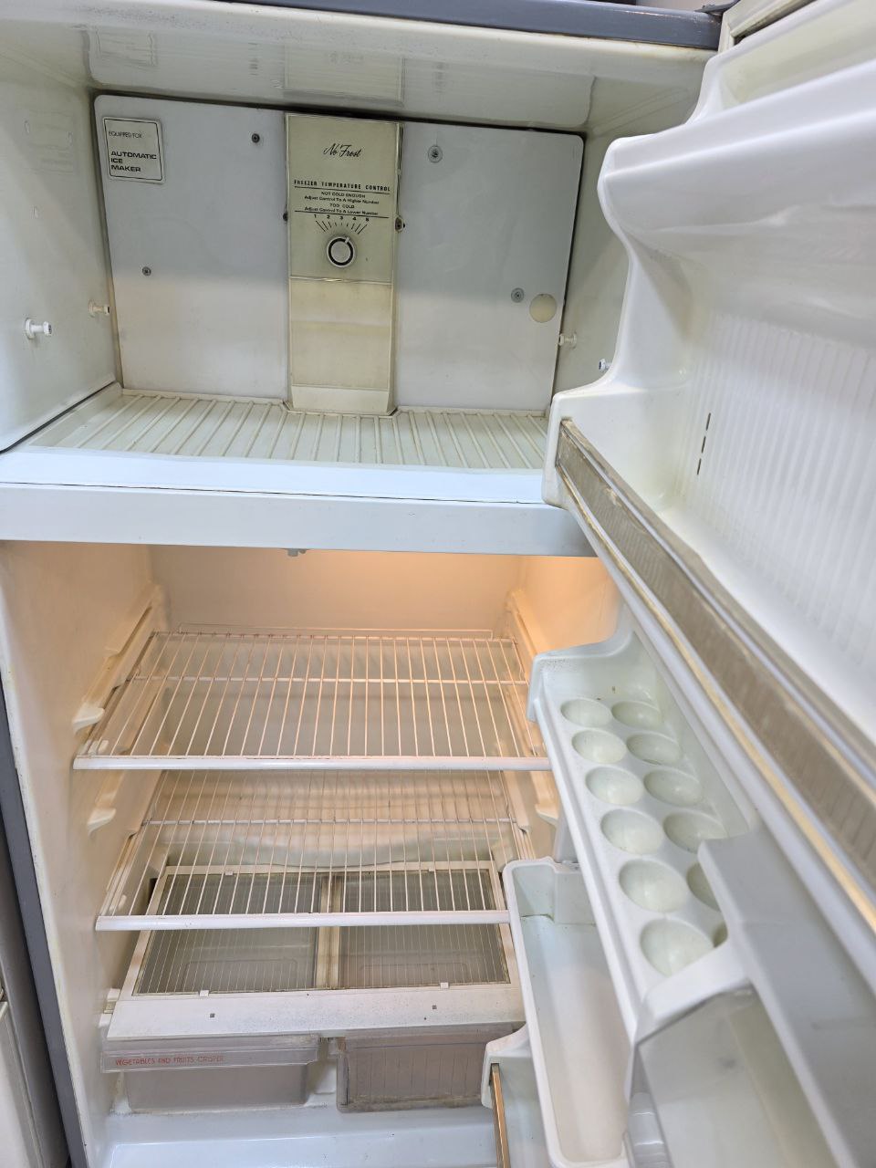 كود 2750
تلاجه نوفروست 16 قدم 
كلفونيتر امريكي 
ضمان 3شهور