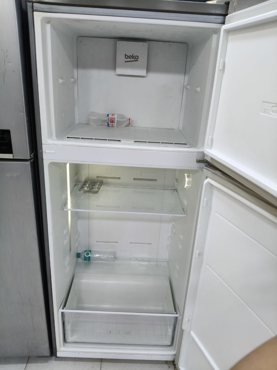 كود 9106

❄️ ثلاجة بيكو نوفروست – استعمال
1️⃣ سعة 367 لتر (13 قدم) ومساحة 
📌 الموديل: RDNE430K12S
بناء علي خدوش الباب خصم كبير