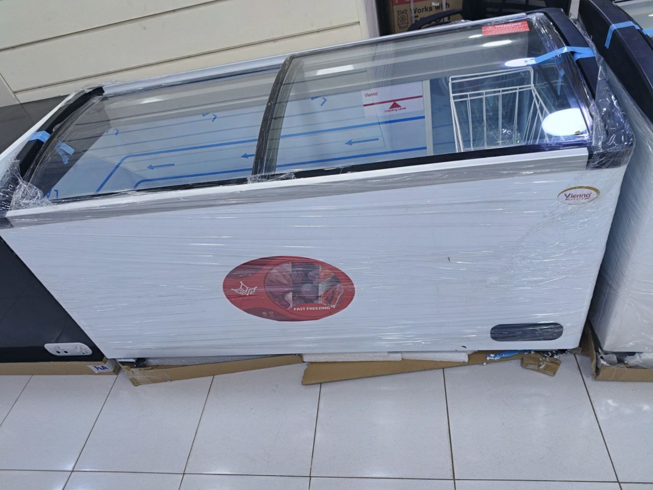 كود 6686

السعة: 600 لتر (سعة كبيرة جدًا للتخزين التقيل)
النوع: ديب فريزر أفقي باب زجاج 
الضمان: 5 سنين ✅