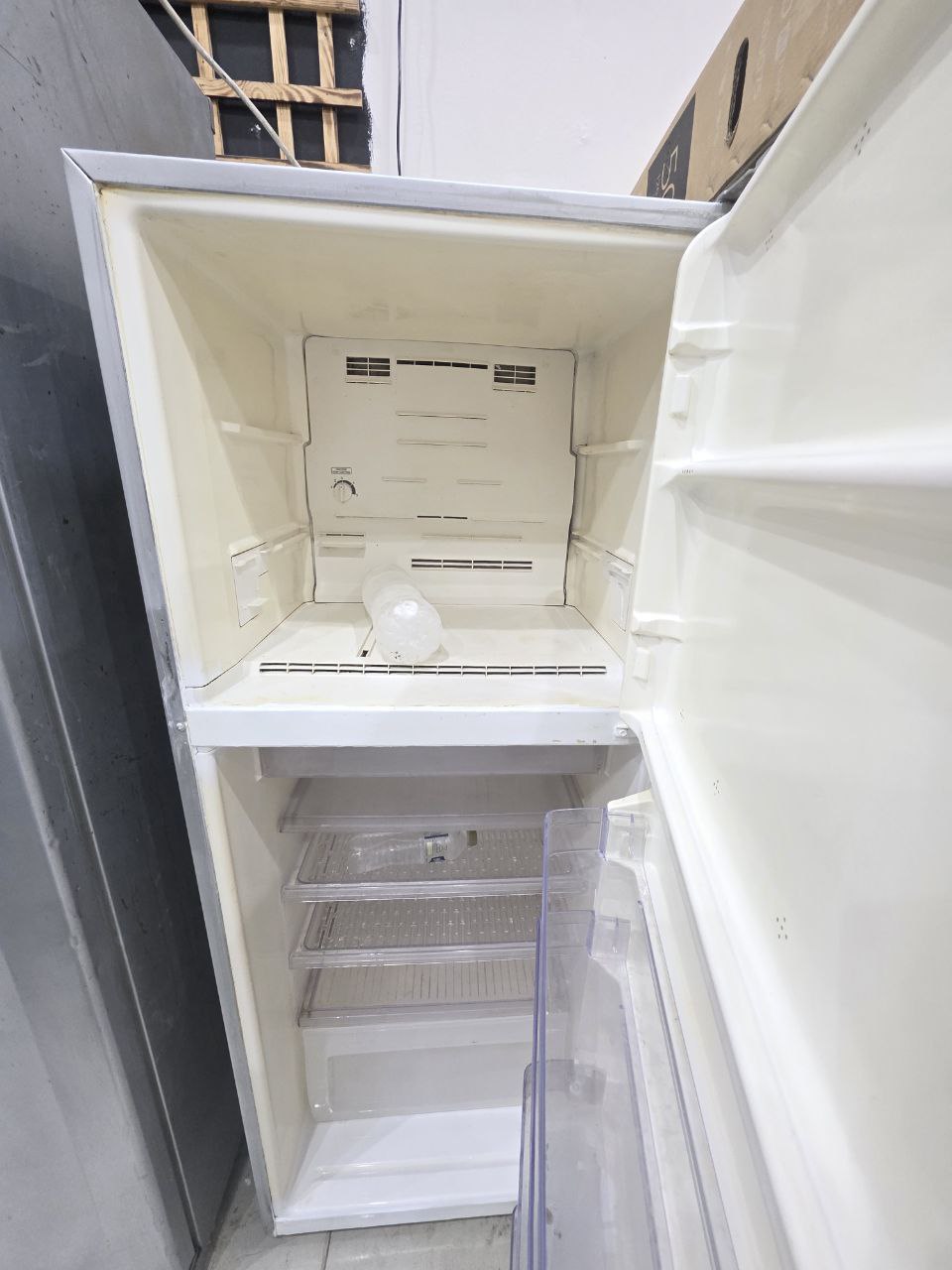 تلاجه توشيبا 12قدم نوفروست مستعمله بحاله جيده كود 5425