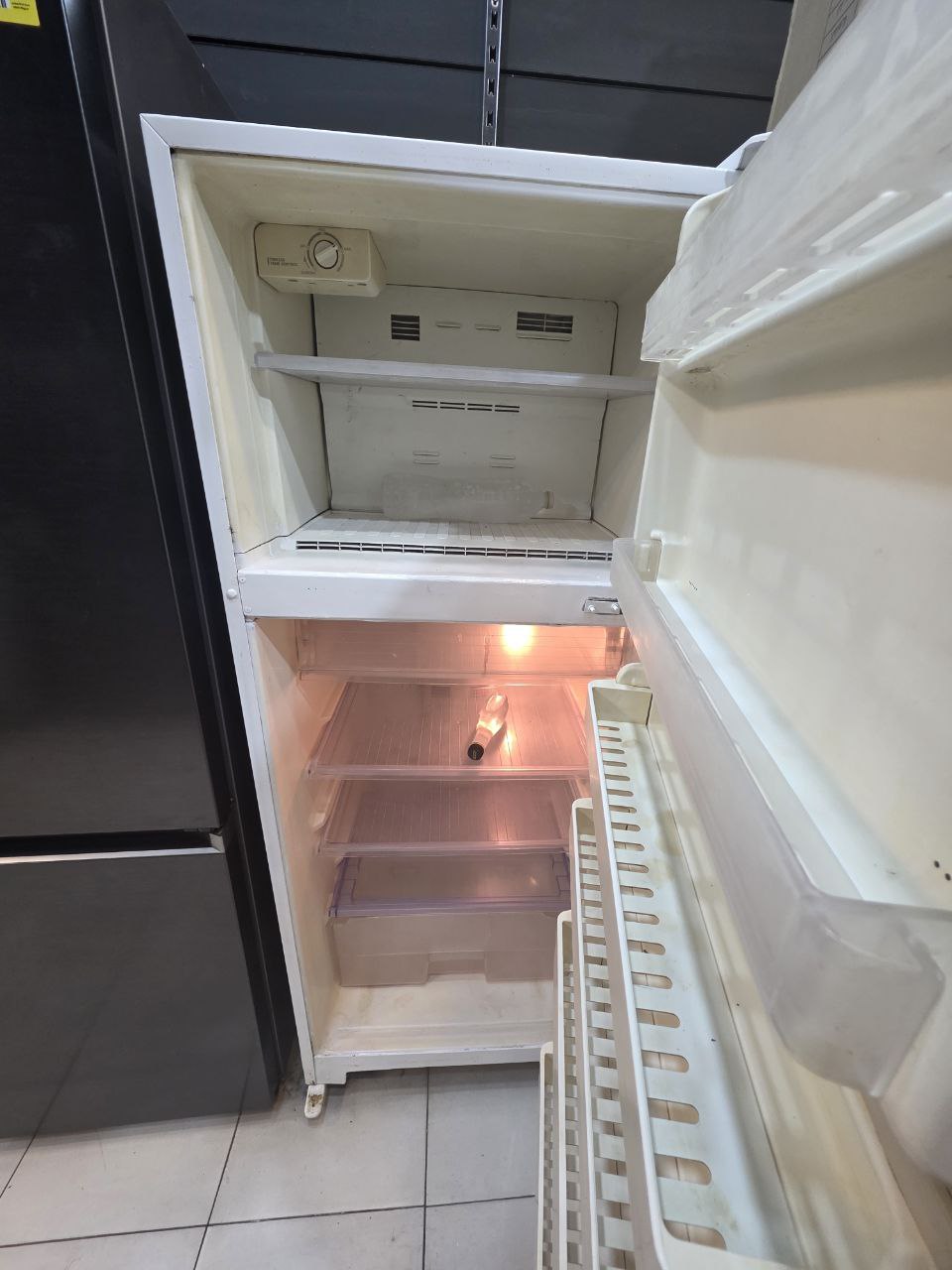 ثلاجه ايديال 14 قدم نوفروست استعمال بحاله جيده كود 4756